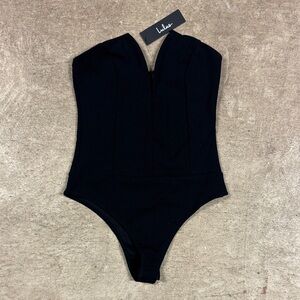 Lulu's Black Deep V Neckline Strapless Bodysuit